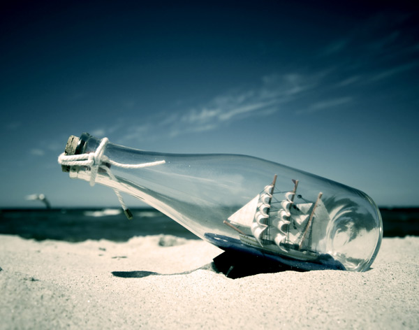 沙滩上的玻璃瓶_生活用品 - 素材中国_素材CN
