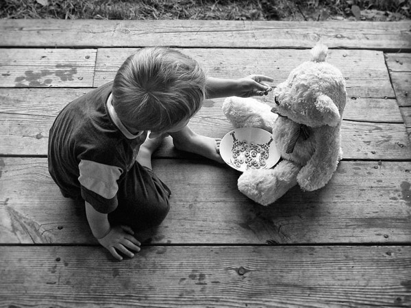 玩具熊和儿童