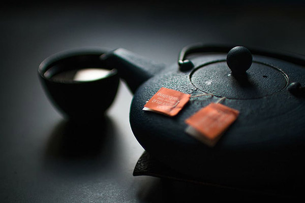 黑色陶瓷茶壶图片