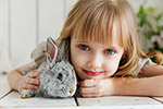 美��女孩和兔子